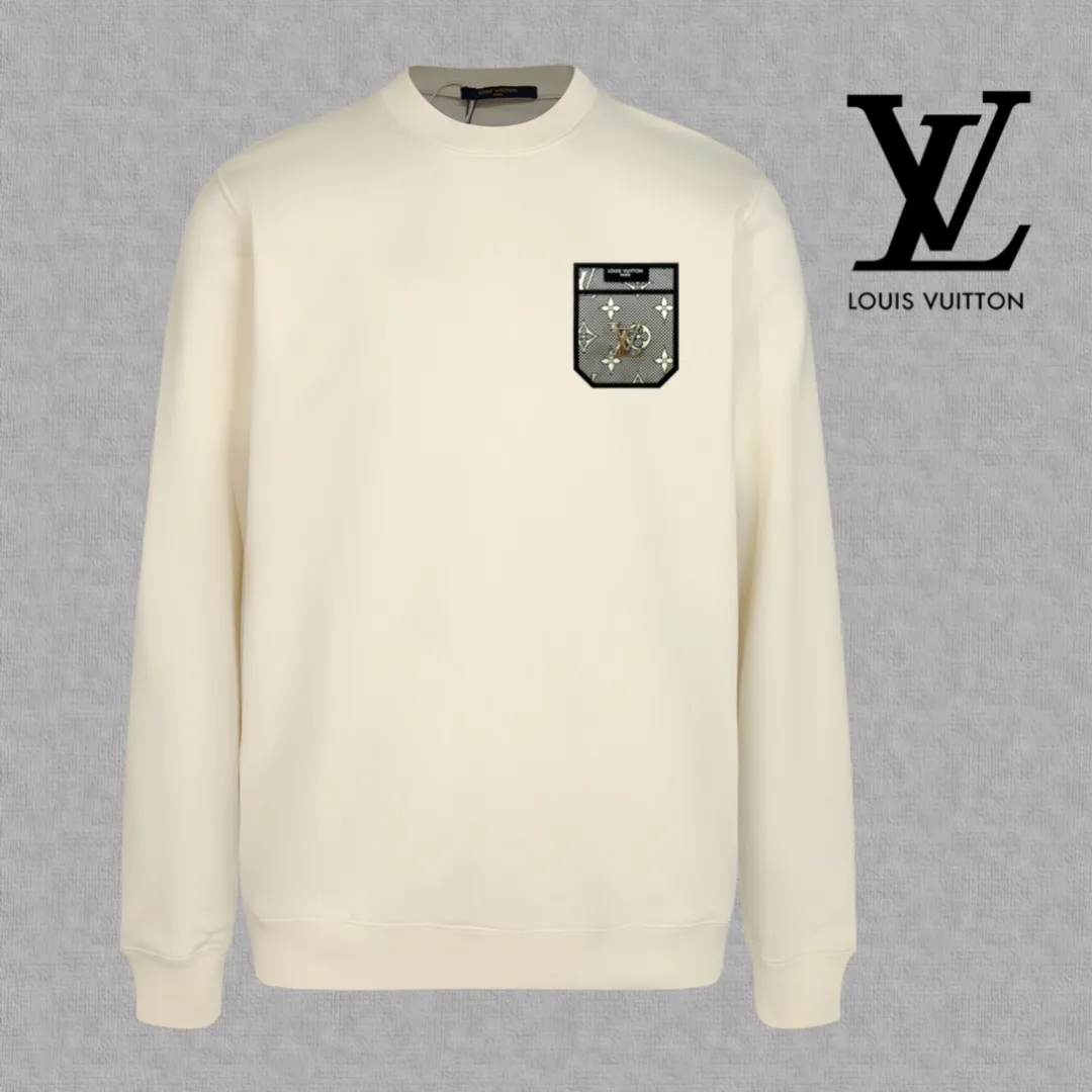🅿️250 hot style on the shelves🔥❗ 💫〖Louis Vuitton LV〗 Fashionable round neck sweatshirt, casually matched with various styles, it is perfectly handsome😎The whole dress is made of double waistcoats, which makes the whole dress more three-dimensional. Not ordinary factories can do such fine work. The 2025 spring style counters are on sale, exquisite round neck terry sweatshirt, high-end double-strand pure cotton Customized drawstring ribs are dyed in the same vat and are complete with three standards. The chest craftsmanship adopts a simple and elegant pattern on the chest, which is easy to control for any age group! Fit and comfortable! Customized thickened 440g terry sweatshirt fabric, soft and comfortable to the touch, with a three-dimensional shape! 🙌🏻 It’s also very breathable, so it’s a versatile style that can be worn with any outfit! ✔Color: Black White Apricot Size: S M L XL 2XL
